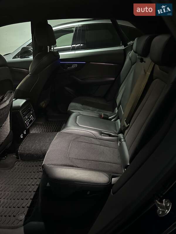 Позашляховик / Кросовер Audi Q8 2018 в Києві