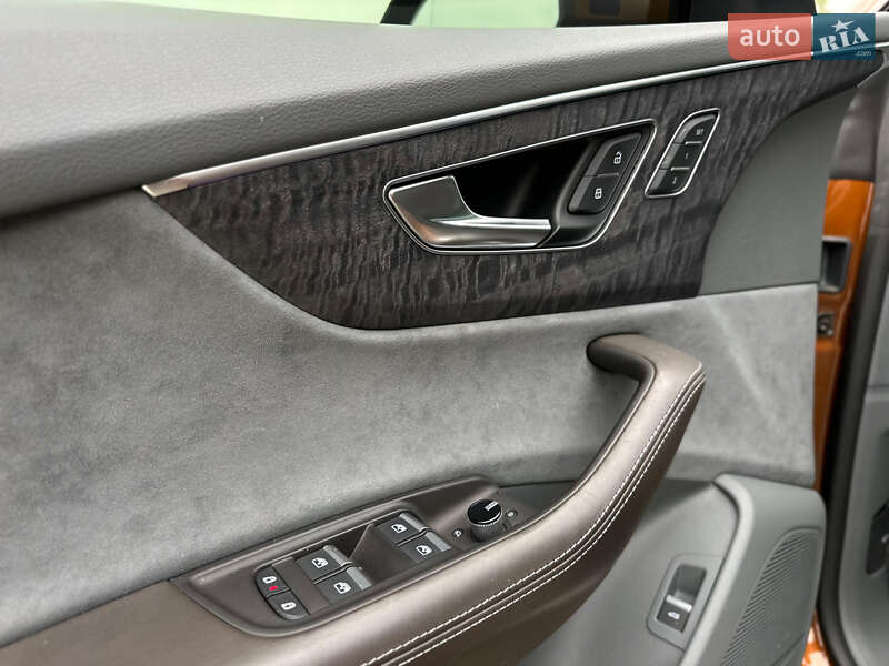 Позашляховик / Кросовер Audi Q8 2021 в Києві