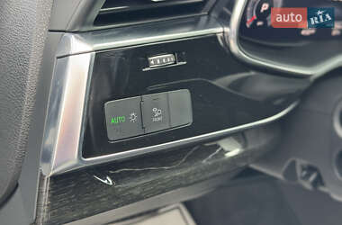 Позашляховик / Кросовер Audi Q8 2018 в 
