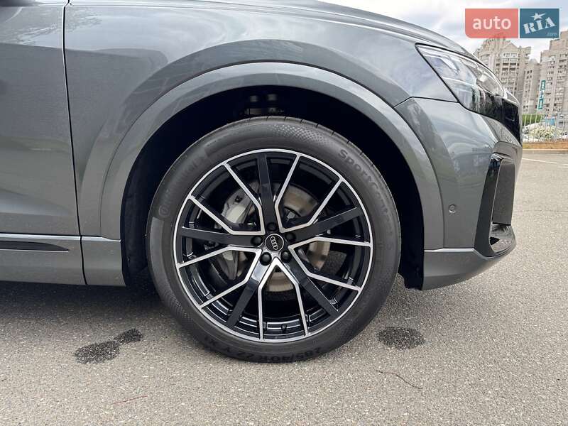 Внедорожник / Кроссовер Audi Q8 2024 в Киеве