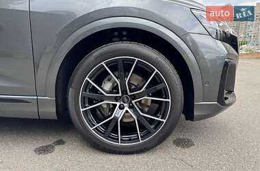 Внедорожник / Кроссовер Audi Q8 2024 в 