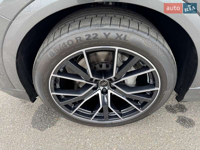 Внедорожник / Кроссовер Audi Q8 2024 в Киеве