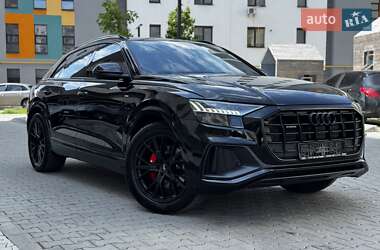 Позашляховик / Кросовер Audi Q8 2021 в 
