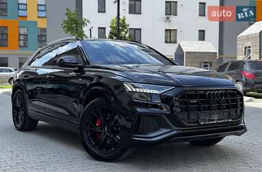 Позашляховик / Кросовер Audi Q8 2021 в 