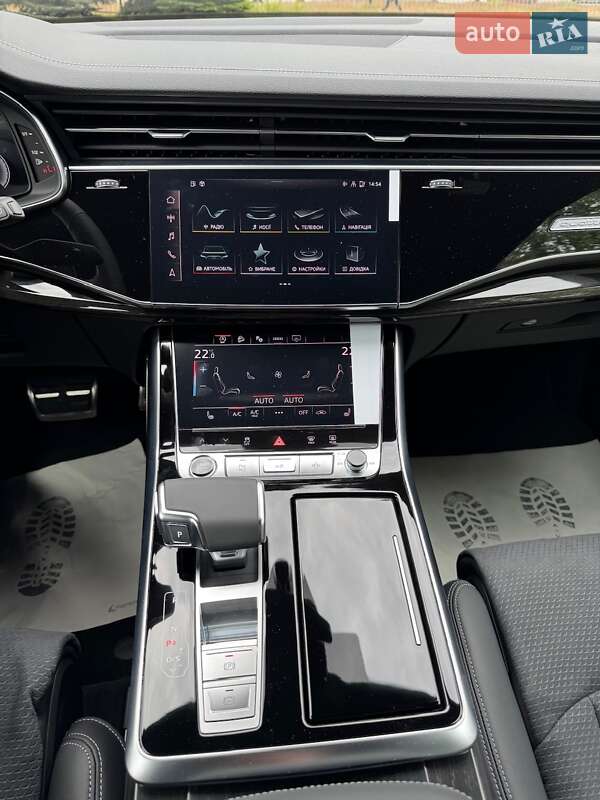 Внедорожник / Кроссовер Audi Q8 2024 в Киеве