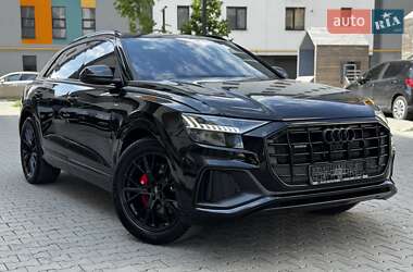 Позашляховик / Кросовер Audi Q8 2021 в 