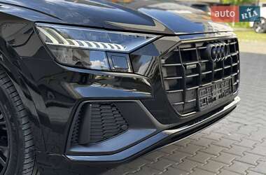 Позашляховик / Кросовер Audi Q8 2021 в 