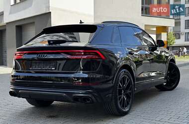 Позашляховик / Кросовер Audi Q8 2021 в 