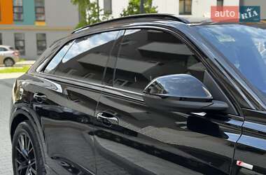 Позашляховик / Кросовер Audi Q8 2021 в 