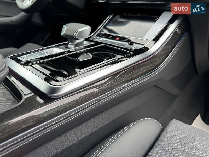 Внедорожник / Кроссовер Audi Q8 2024 в Киеве