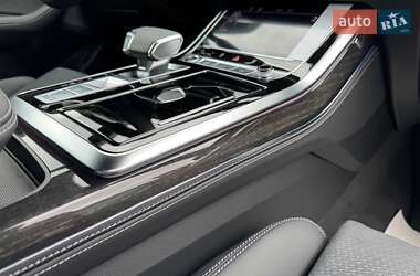 Внедорожник / Кроссовер Audi Q8 2024 в 