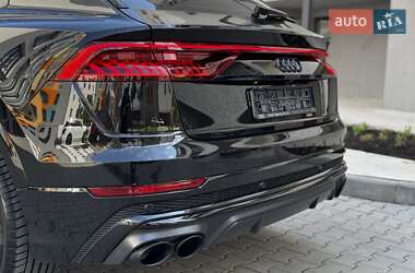 Позашляховик / Кросовер Audi Q8 2021 в 