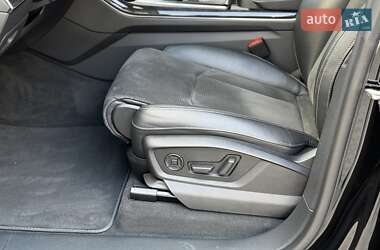 Позашляховик / Кросовер Audi Q8 2021 в 