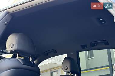 Позашляховик / Кросовер Audi Q8 2021 в 