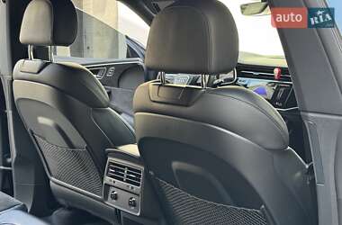 Позашляховик / Кросовер Audi Q8 2021 в 