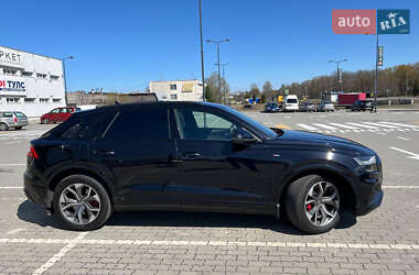Позашляховик / Кросовер Audi Q8 2021 в 