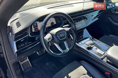 Позашляховик / Кросовер Audi Q8 2021 в 