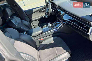 Позашляховик / Кросовер Audi Q8 2021 в 
