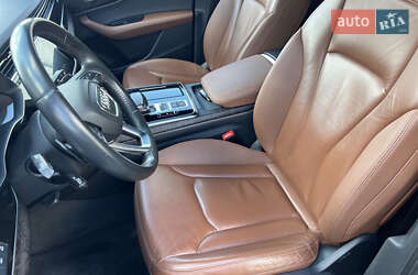 Позашляховик / Кросовер Audi Q8 2019 в 
