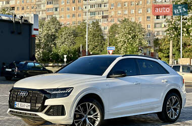 Позашляховик / Кросовер Audi Q8 2020 в 