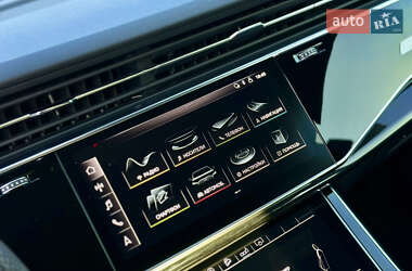 Позашляховик / Кросовер Audi Q8 2020 в 