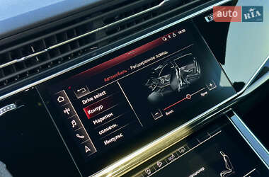 Позашляховик / Кросовер Audi Q8 2020 в 