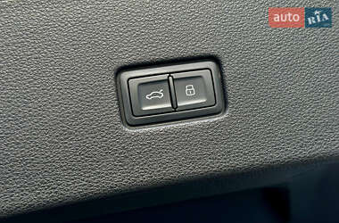Позашляховик / Кросовер Audi Q8 2020 в 