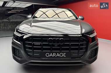 Внедорожник / Кроссовер Audi Q8 2021 в 