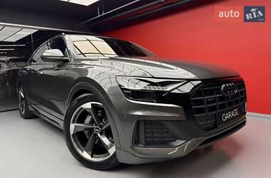 Внедорожник / Кроссовер Audi Q8 2021 в 