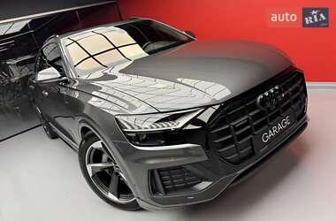 Внедорожник / Кроссовер Audi Q8 2021 в 