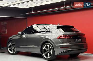 Внедорожник / Кроссовер Audi Q8 2021 в 