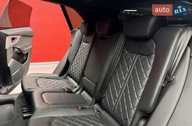 Внедорожник / Кроссовер Audi Q8 2021 в 