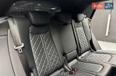 Внедорожник / Кроссовер Audi Q8 2021 в 