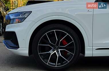 Внедорожник / Кроссовер Audi Q8 2022 в 