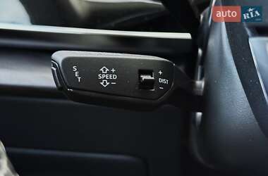 Внедорожник / Кроссовер Audi Q8 2022 в 