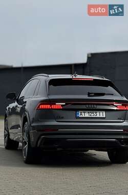 Внедорожник / Кроссовер Audi Q8 2021 в 