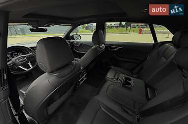 Внедорожник / Кроссовер Audi Q8 2021 в 