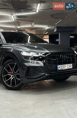 Внедорожник / Кроссовер Audi Q8 2021 в 