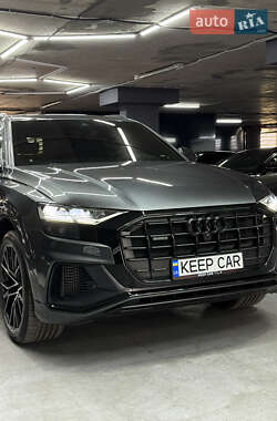 Внедорожник / Кроссовер Audi Q8 2021 в 