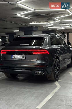 Внедорожник / Кроссовер Audi Q8 2021 в 