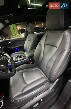Внедорожник / Кроссовер Audi Q8 2021 в 