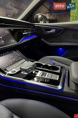 Внедорожник / Кроссовер Audi Q8 2021 в 