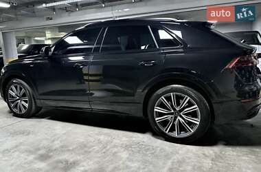 Внедорожник / Кроссовер Audi Q8 2023 в 