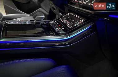 Внедорожник / Кроссовер Audi Q8 2023 в 