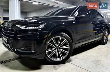 Внедорожник / Кроссовер Audi Q8 2023 в 
