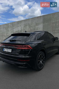 Внедорожник / Кроссовер Audi Q8 2022 в 