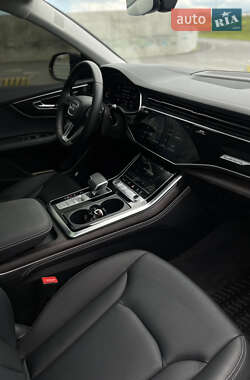 Внедорожник / Кроссовер Audi Q8 2022 в 