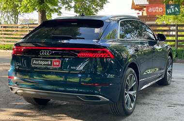 Внедорожник / Кроссовер Audi Q8 2021 в 