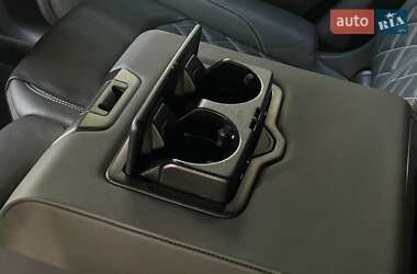 Внедорожник / Кроссовер Audi Q8 2021 в 