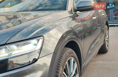 Внедорожник / Кроссовер Audi Q8 2018 в 